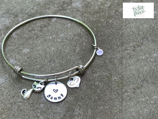 Forever in Your Heart: Customizable Pet Memory Bracelets for Cat Lovers
