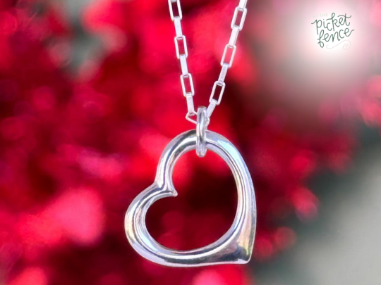 Unlocking Eternal Love: A Guide to Choosing the Perfect Heart-Shaped Pendant Necklace for Valentine's Day