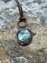 Load image into Gallery viewer, Labradorite Copper Pendant