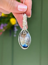 Load image into Gallery viewer, Labradorite and Silver Pendant