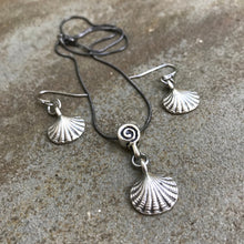 Load image into Gallery viewer, Greek Scallop Shell - Necklace/Earring Set