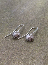 Load image into Gallery viewer, Clam Necklace/Earrings Set- Rhode Island