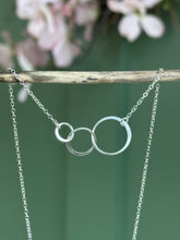 Load image into Gallery viewer, Three Circle Necklace