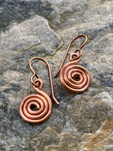 Load image into Gallery viewer, Copper Swirl Earrings (1 inch)