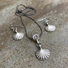 Load image into Gallery viewer, Greek Scallop Shell - Necklace/Earring Set
